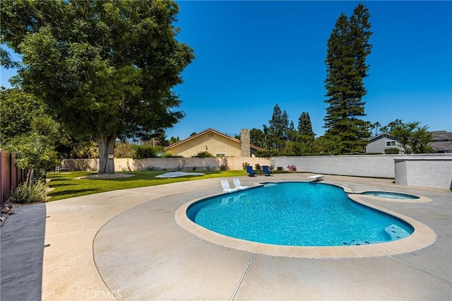6021 Saddletree Ln, Yorba Linda, CA 92886 - view of pool featuring an in-ground hot tub, a fenced backyard, a patio area, and a diving board