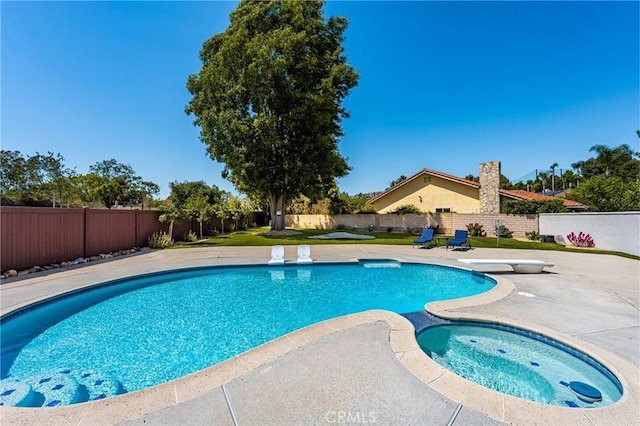 6021 Saddletree Ln, Yorba Linda, CA 92886 - view of pool featuring a diving board, a patio area, a fenced backyard, and an in-ground hot tub