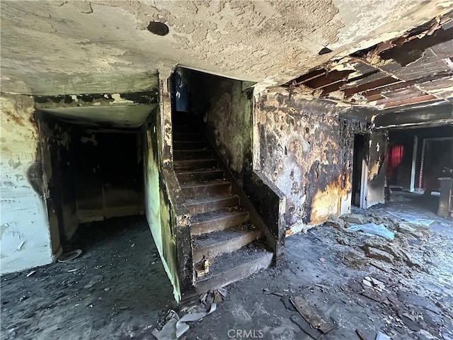 520 W 118th St, Los Angeles, CA 90044 - view of stairway