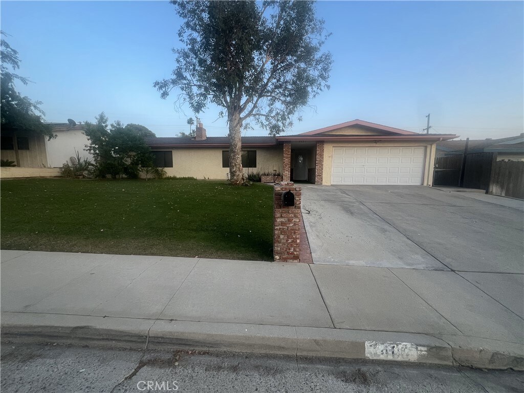 3401 Purdue Dr, Bakersfield, CA 93306 - single story home featuring a garage and driveway
