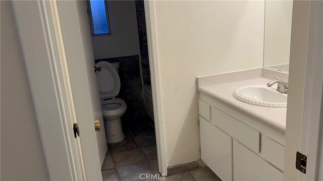 2605 Auburn Ct, Bakersfield, CA 93306 - bathroom featuring vanity, toilet, and stone finish floors