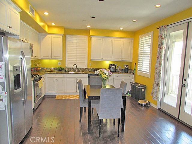 3981 E Emory Ln Unit 6, Ontario, CA 91761 - kitchen with stainless steel appliances, dark wood-style floors, white cabinetry, recessed lighting, and baseboards