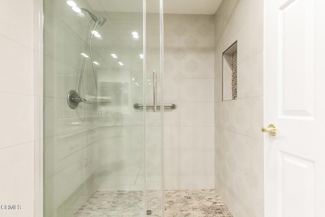 8857 Bluffdale Dr, Sun Valley, CA 91352 - bathroom with a shower stall