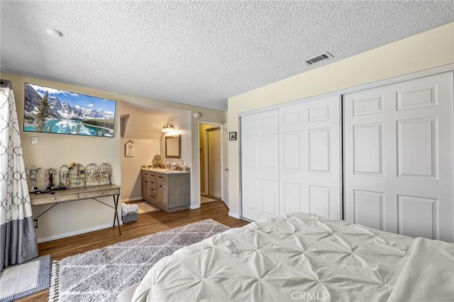5644 Wadsworth Ave, Highland, CA 92346 - bedroom with wood finished floors, a textured ceiling, a closet, and ensuite bathroom