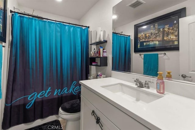 1023 Barberry Ln, Calimesa, CA 92320 - full bathroom with toilet, vanity, and a shower with shower curtain
