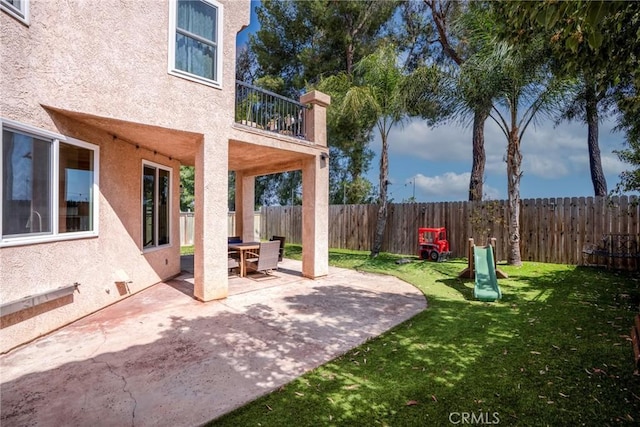 24101 Crowned Partridge Ln, Murrieta, CA 92562 - fenced backyard featuring a patio area and a balcony