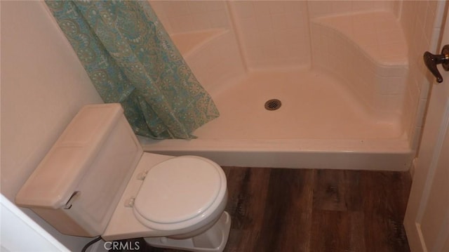 284 Celeste Dr, Riverside, CA 92507 - bathroom with a shower with curtain and wood finished floors