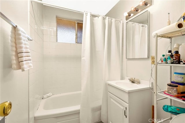 632 E Oldfield St, Lancaster, CA 93535 - full bathroom featuring vanity and shower / tub combo