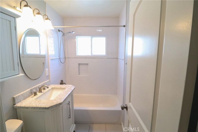 425 E Wilson Ave, Orange, CA 92867 - full bath featuring vanity, plenty of natural light, toilet, and shower / bath combination
