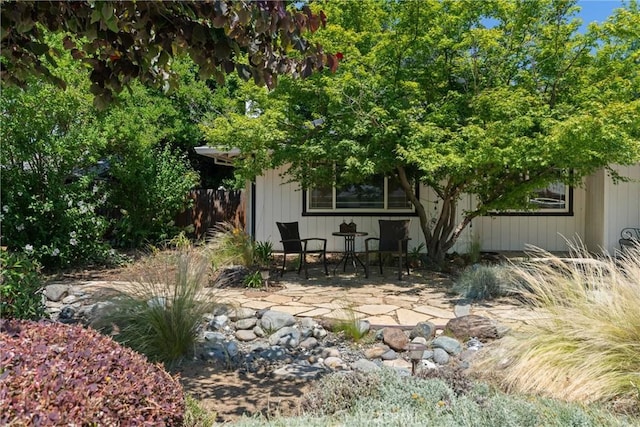 3030 Silverbell Rd, Chico, CA 95973 - view of front facade featuring a patio