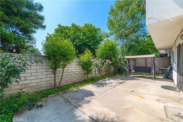530 Diamond St Unit C, Monrovia, CA 91016 - fenced backyard featuring a patio area