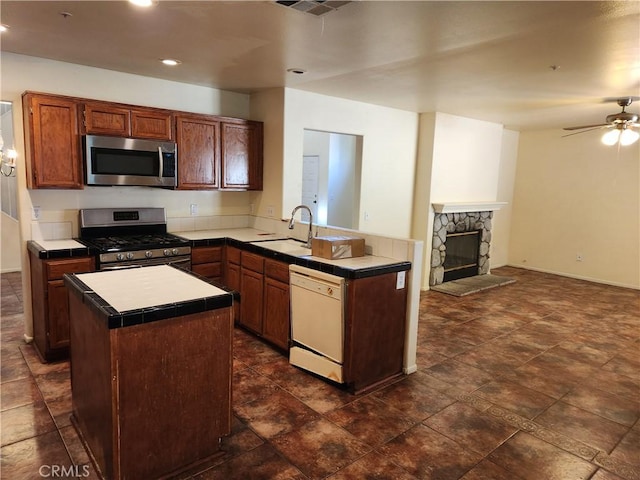 16471 Applegate Dr, Fontana, CA 92337 - photo 17
