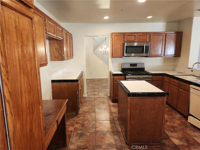 16471 Applegate Dr, Fontana, CA 92337 - photo 15