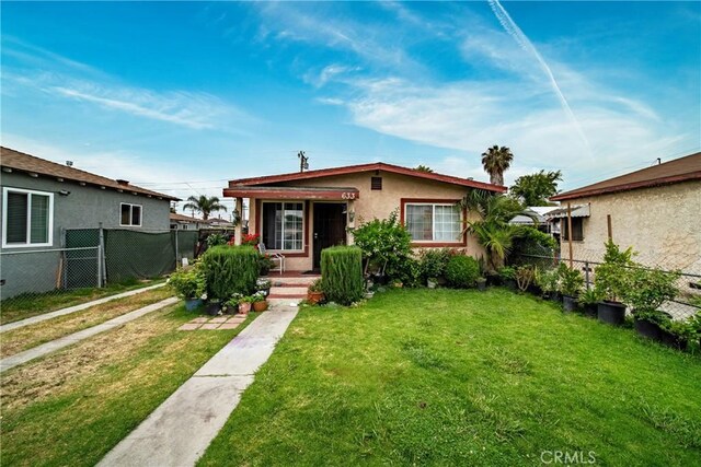 633 E 136th St, Los Angeles, CA 90059 - bungalow-style home featuring stucco siding