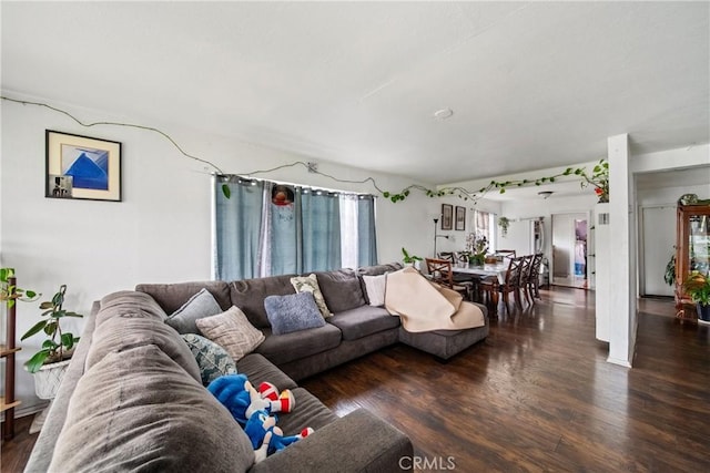 633 E 136th St, Los Angeles, CA 90059 - living area featuring wood finished floors