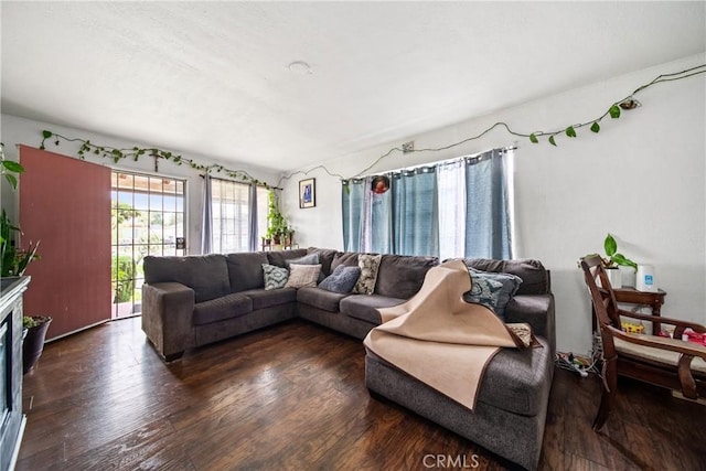 633 E 136th St, Los Angeles, CA 90059 - living area with wood finished floors