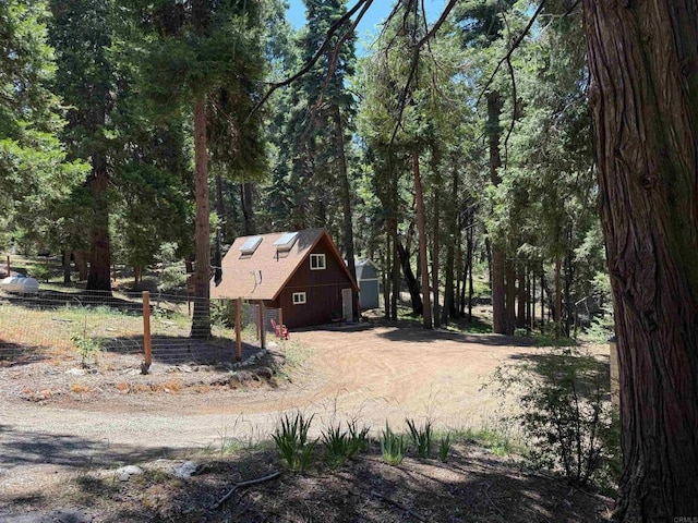 21803 Crestline Rd, Palomar Mountain, CA 92060 - view of side of home featuring an outbuilding, dirt driveway, and a forest view