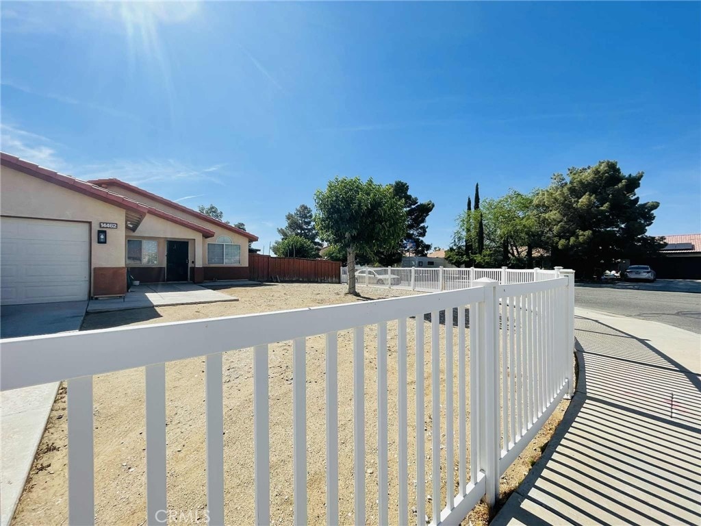 14462 Ivy St, Adelanto, CA 92301 - view of yard
