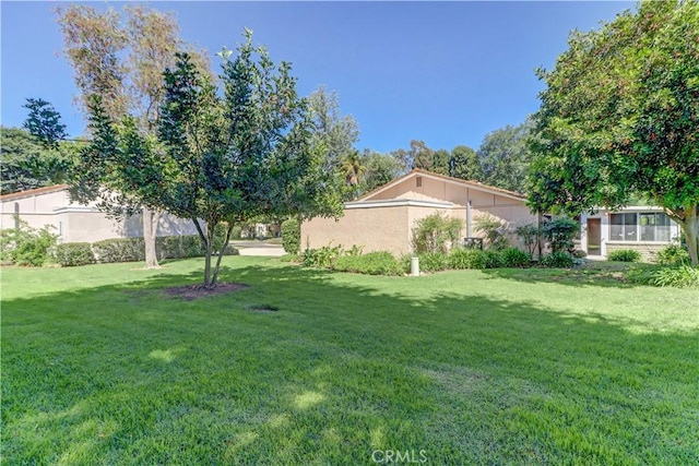 5341 Bahia Blanca W Unit C, Laguna Woods, CA 92637 - view of grassy yard