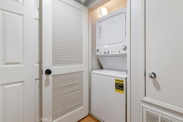 26426 Arboretum Way Unit 806, Murrieta, CA 92563 - washroom featuring stacked washer / drying machine