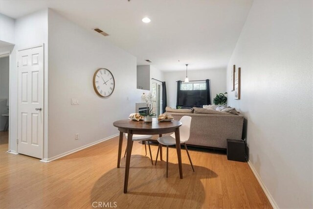 26426 Arboretum Way Unit 806, Murrieta, CA 92563 - dining space featuring light wood-style floors, baseboards, and recessed lighting
