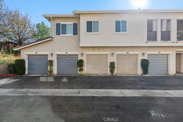 26426 Arboretum Way Unit 806, Murrieta, CA 92563 - townhome / multi-family property featuring stucco siding and a garage