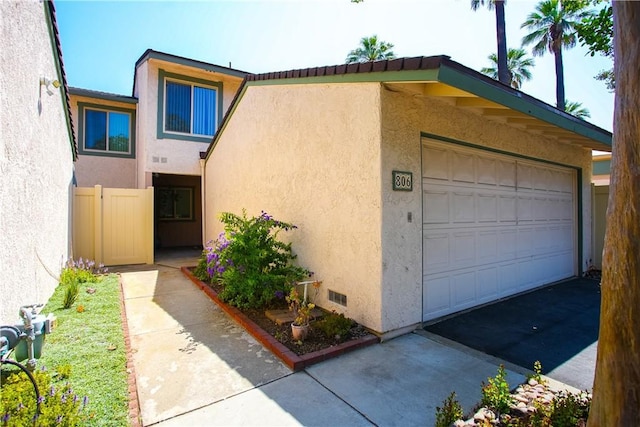806 E Laurel Oak Dr, Azusa, CA 91702 - view of front of home featuring stucco siding and driveway