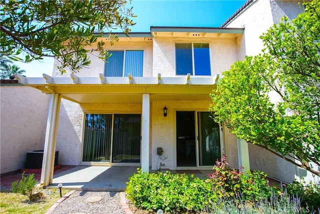 806 E Laurel Oak Dr, Azusa, CA 91702 - view of front of home featuring stucco siding and a patio area