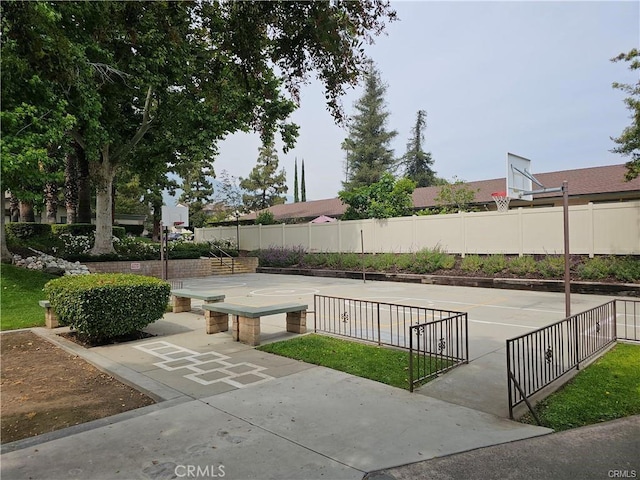 806 E Laurel Oak Dr, Azusa, CA 91702 - surrounding community featuring community basketball court