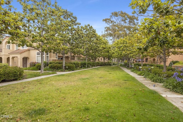 1323 Lost Point Ln, Oxnard, CA 93030 - view of property's community featuring a yard