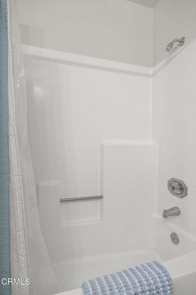 1323 Lost Point Ln, Oxnard, CA 93030 - full bathroom with shower / tub combo with curtain