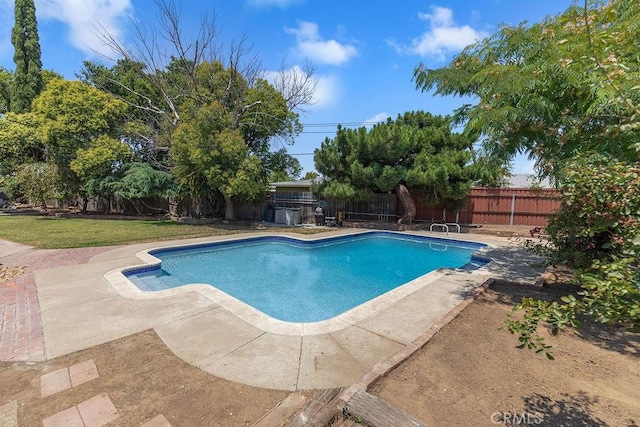 3760 Fielding Cir, Sacramento, CA 95826 - view of pool with a patio