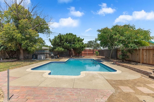 3760 Fielding Cir, Sacramento, CA 95826 - view of swimming pool with a fenced backyard and a patio area