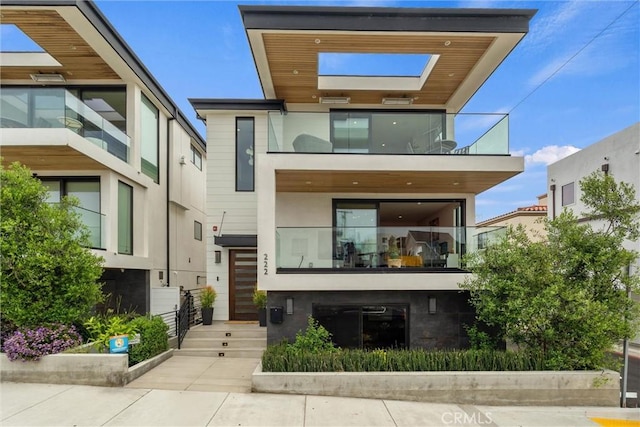 222 2nd St, Hermosa Beach, CA 90254 - rear view of property with a balcony