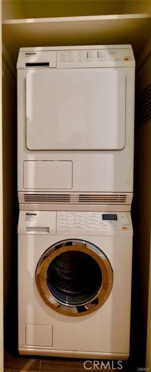 877 Francisco St Unit 1903, Los Angeles, CA 90017 - laundry room with stacked washer / drying machine