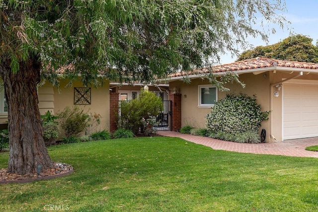 1609 Via Montemar, Palos Verdes Estates, CA 90274 - view of front of home featuring stucco siding, a front lawn, an attached garage, and a gate