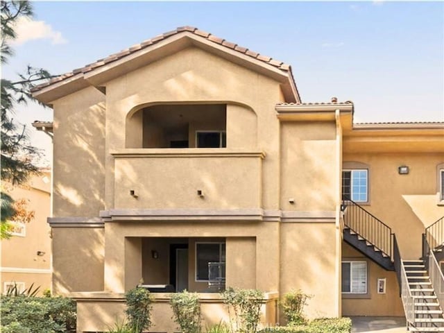 41410 Juniper St Unit 1513, Murrieta, CA 92562 - view of property featuring stairway