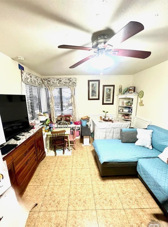 41624164 38th St, San Diego, CA 92105 - living area with a ceiling fan and a textured ceiling