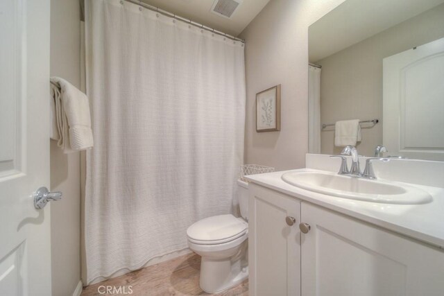 32593 Cumulus Ln, Winchester, CA 92596 - full bathroom featuring toilet, vanity, and a shower with curtain