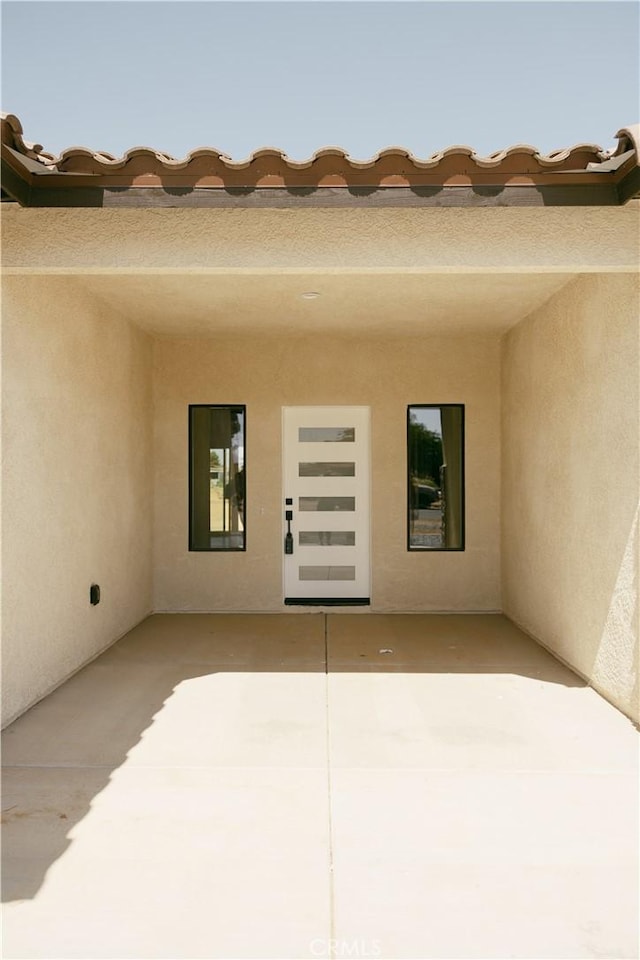 15640 Cheyenne Rd, Apple Valley, CA 92307 - doorway to property with a patio and stucco siding
