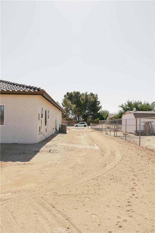 15640 Cheyenne Rd, Apple Valley, CA 92307 - view of yard with driveway