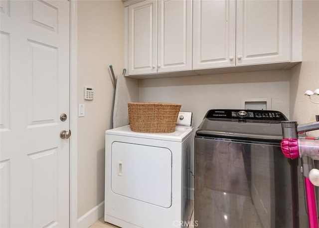 40365 Trenton Ct, Temecula, CA 92591 - laundry area with independent washer and dryer and cabinet space