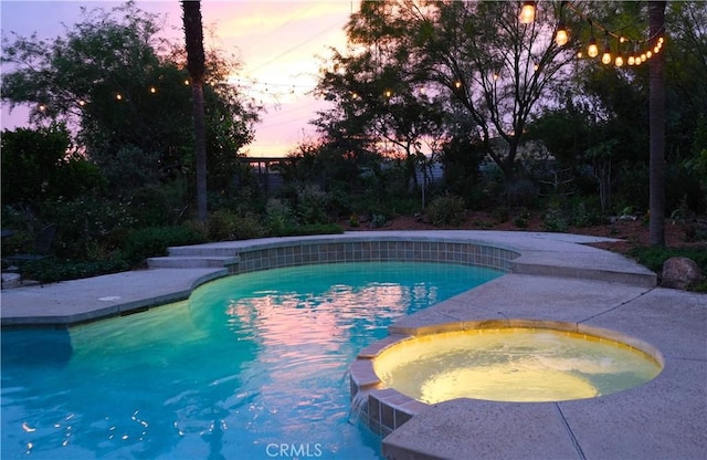 4527 Mockingbird Ln, Banning, CA 92220 - view of swimming pool with a pool with connected hot tub