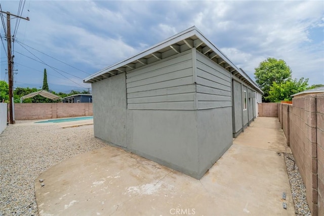 6622 Mitad Ct, San Bernardino, CA 92404 - view of outdoor structure with a fenced backyard