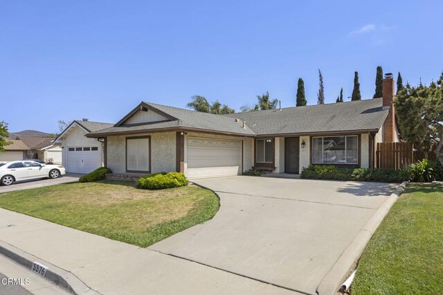 5576 Holly Ridge Dr, Camarillo, CA 93012 - single story home featuring driveway and a garage
