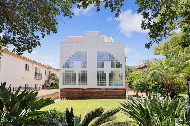 477 S Euclid Ave Unit A, Pasadena, CA 91101 - rear view of house featuring a yard and stucco siding