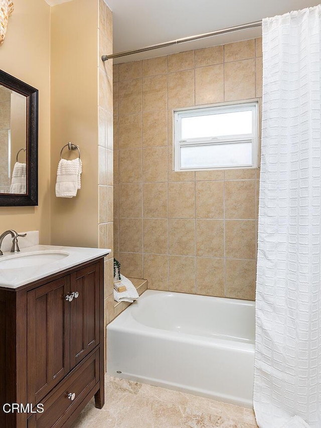 2250 Cooley Pl, Pasadena, CA 91104 - full bathroom featuring shower / tub combo and vanity