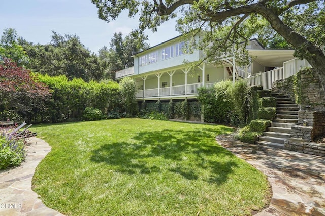 1550 Scenic Dr, Pasadena, CA 91103 - view of green lawn featuring stairway