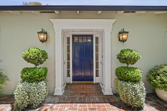 1550 Scenic Dr, Pasadena, CA 91103 - doorway to property featuring stucco siding and a porch