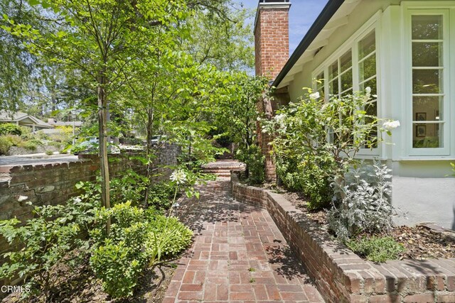 1550 Scenic Dr, Pasadena, CA 91103 - view of side of property featuring a chimney